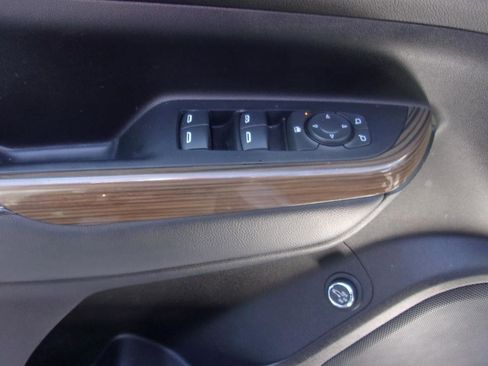 Used 2023 GMC Acadia SLE w/ Driver Convenience Package image 10