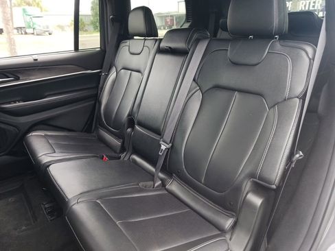 Used 2024 Jeep Grand Cherokee L Limited w/ Luxury Tech Group II RWD image 13