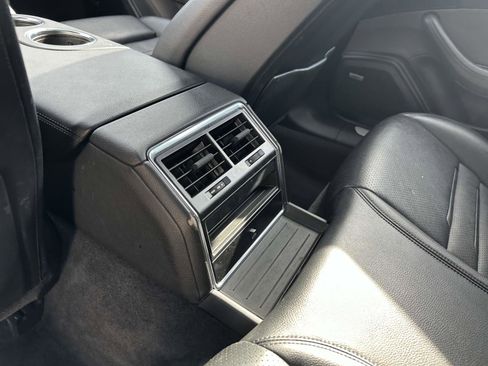 Used 2020 Porsche Panamera image 19