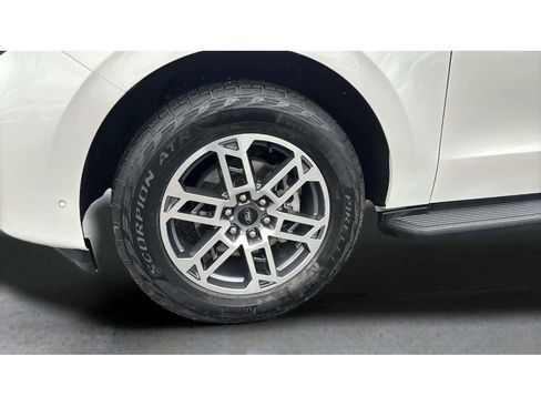 Used 2025 Ford Expedition Active image 26