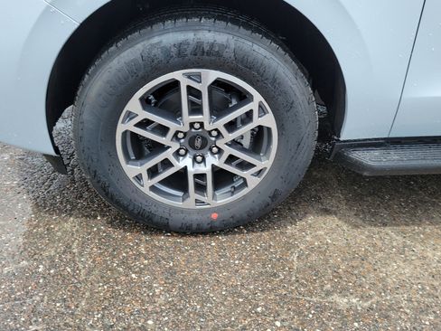 New 2026 Ford Expedition Max Active RWD image 5