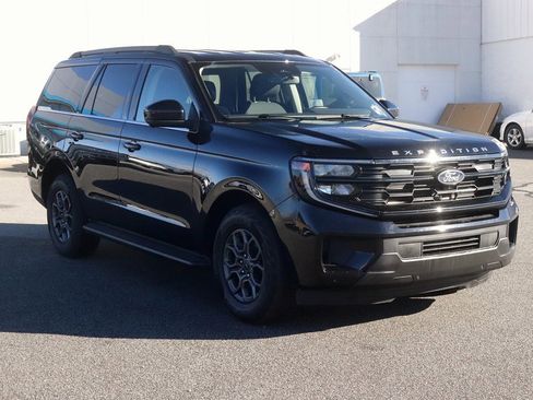 Used 2025 Ford Expedition Active image 3