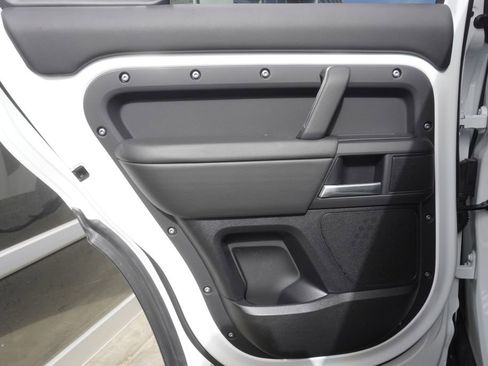 New 2026 Land Rover Defender 110 X-Dynamic SE image 28