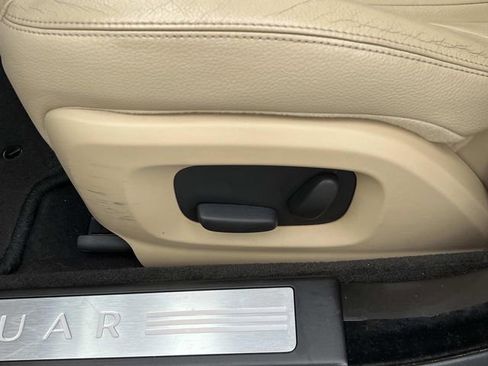 Used 2013 Jaguar XF image 19