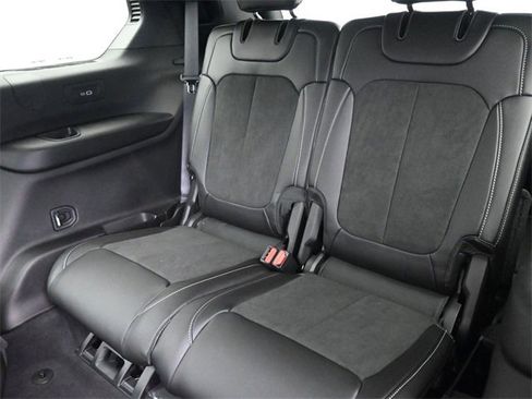 New 2025 Jeep Grand Cherokee L Altitude image 15