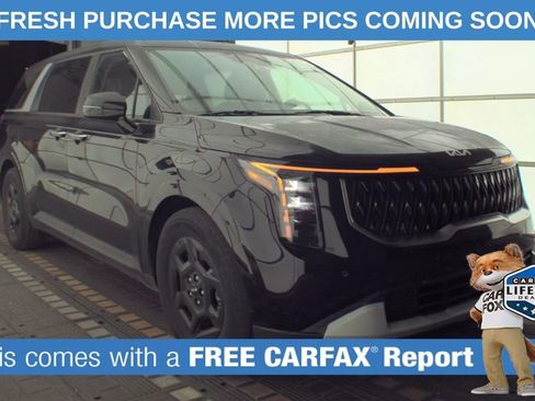 Used 2025 Kia Carnival image 3