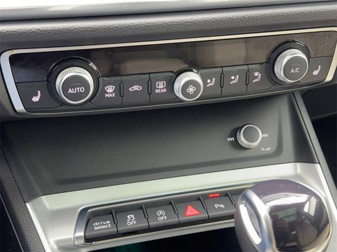 Used 2022 Audi Q3 2.0T Premium Plus image 28