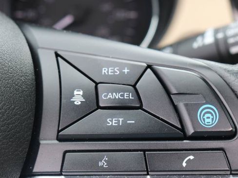 Used 2019 Nissan Rogue SL w/ Premium Package FWD image 10