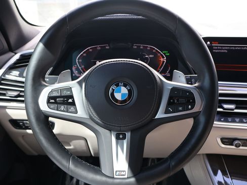 Used 2022 BMW X5 xDrive40i w/ M Sport Package AWD/4WD image 14