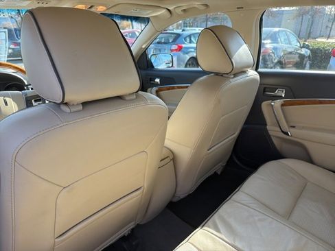 Used 2010 Lincoln MKZ image 29