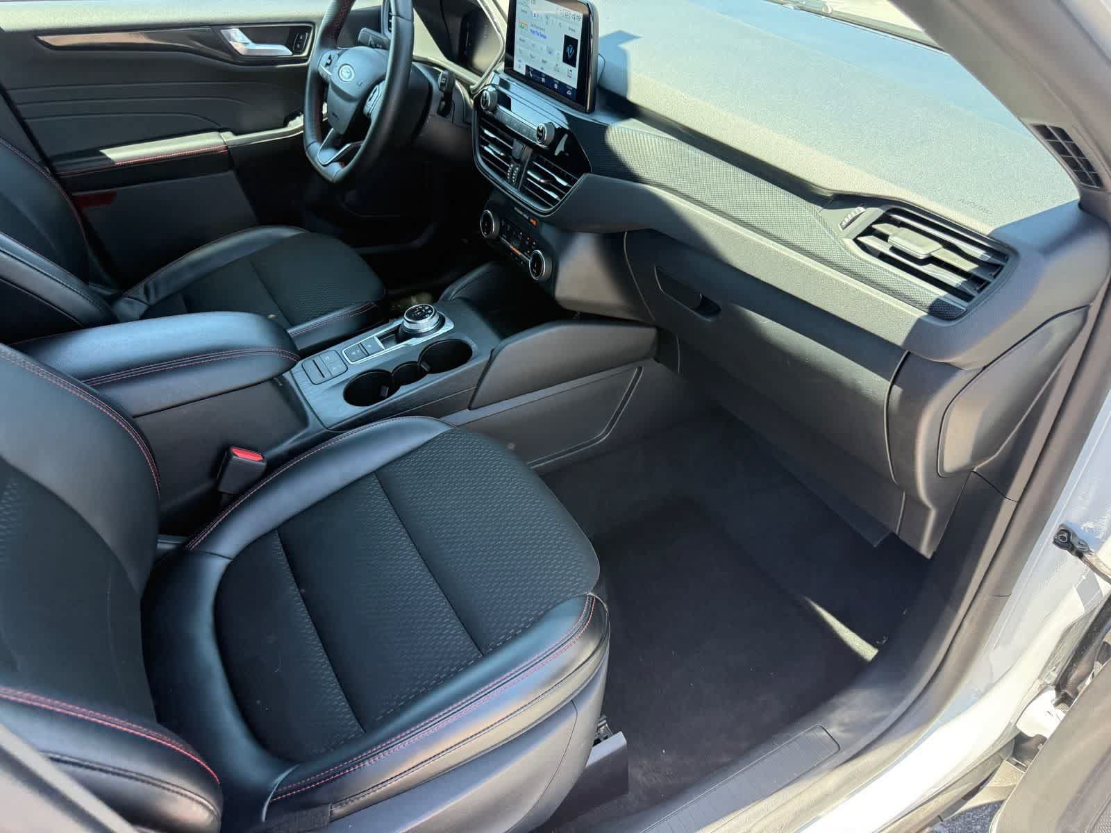 Used 2025 Ford Escape ST-Line Select AWD/4WD image 31