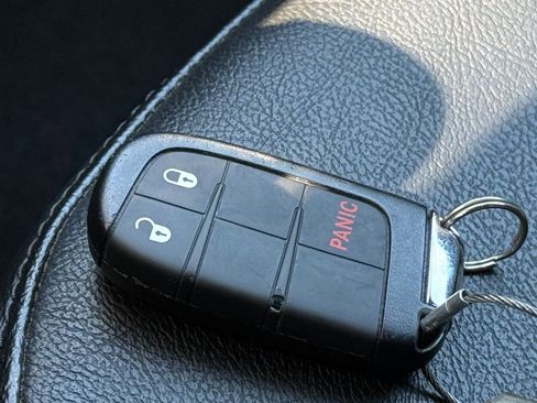 Used 2025 Jeep Compass Trailhawk AWD/4WD image 21
