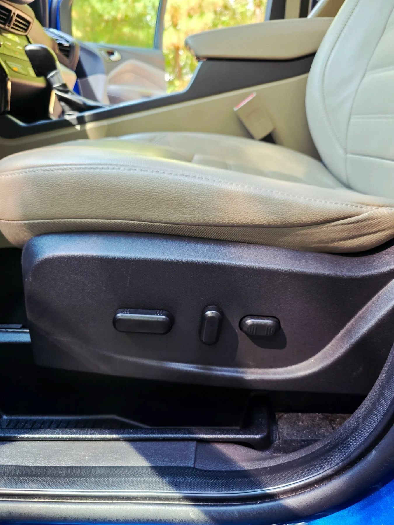 Used 2017 Ford Escape Titanium FWD image 28