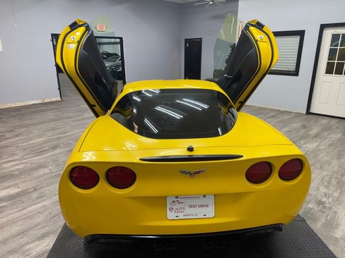 Used 2007 Chevrolet Corvette Coupe w/ Preferred Equipment Group RWD image 4