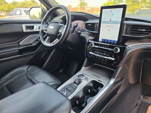 Used 2021 Ford Explorer Platinum w/ Equipment Group 601A AWD/4WD image 17
