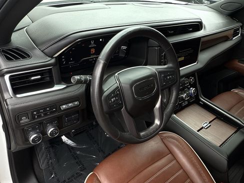 Used 2023 GMC Yukon Denali Ultimate AWD/4WD image 16