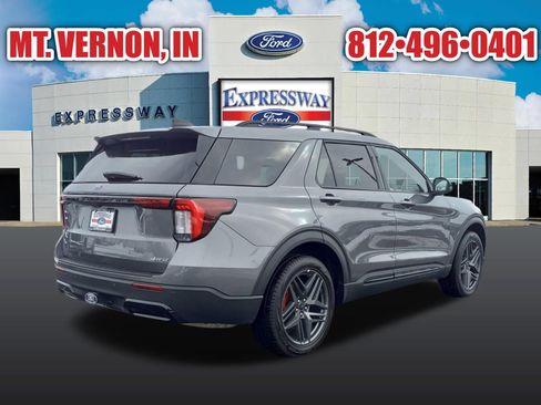 Used 2025 Ford Explorer ST-Line w/ ST-Line Street Pack image 6