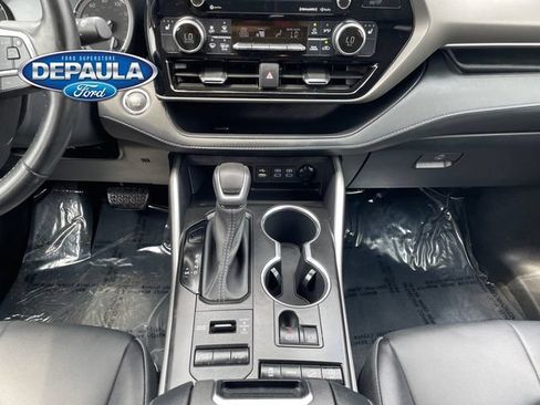 Used 2022 Toyota Highlander XLE AWD/4WD image 14