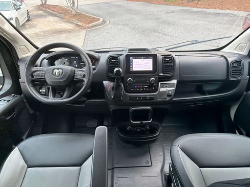 Used 2025 RAM ProMaster 2500 w/ Convenience Group FWD image 18