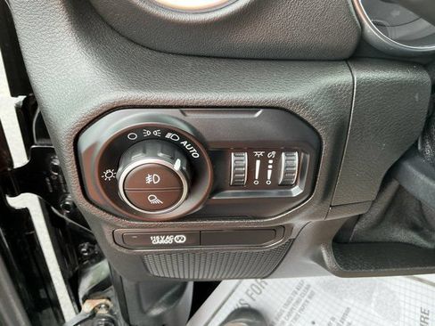 Used 2020 Jeep Gladiator Rubicon AWD/4WD image 25