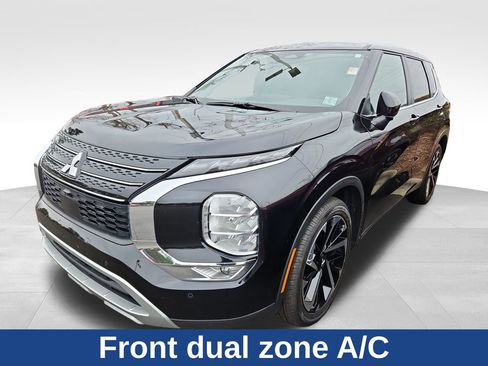 Used 2024 Mitsubishi Outlander SE image 3