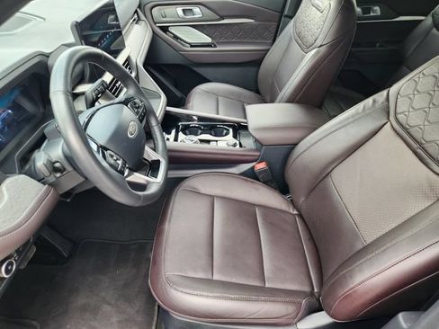 Used 2025 Ford Explorer Platinum w/ LUX Leather Package AWD/4WD image 10