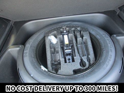 Used 2020 Jeep Grand Cherokee Laredo AWD/4WD image 11