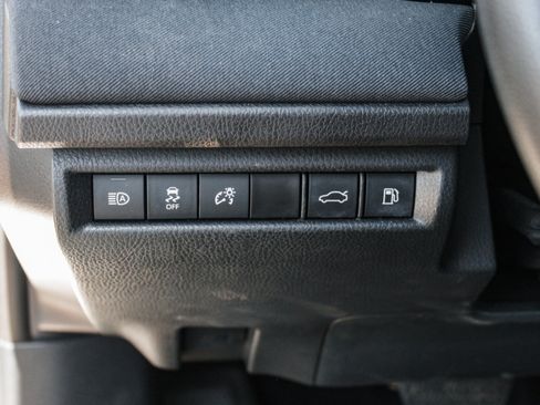Used 2025 Toyota Camry LE FWD image 10