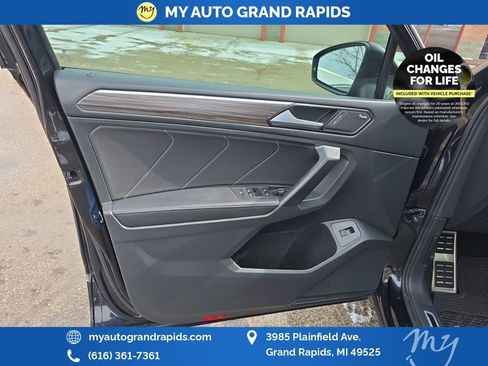 Used 2022 Volkswagen Tiguan SEL R-Line image 10