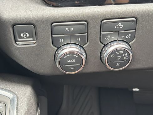 Used 2025 GMC Sierra 1500 Elevation w/ Preferred Package AWD/4WD image 11