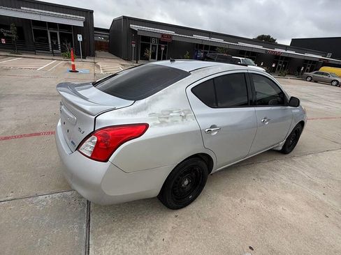 Used 2014 Nissan Versa SV image 11