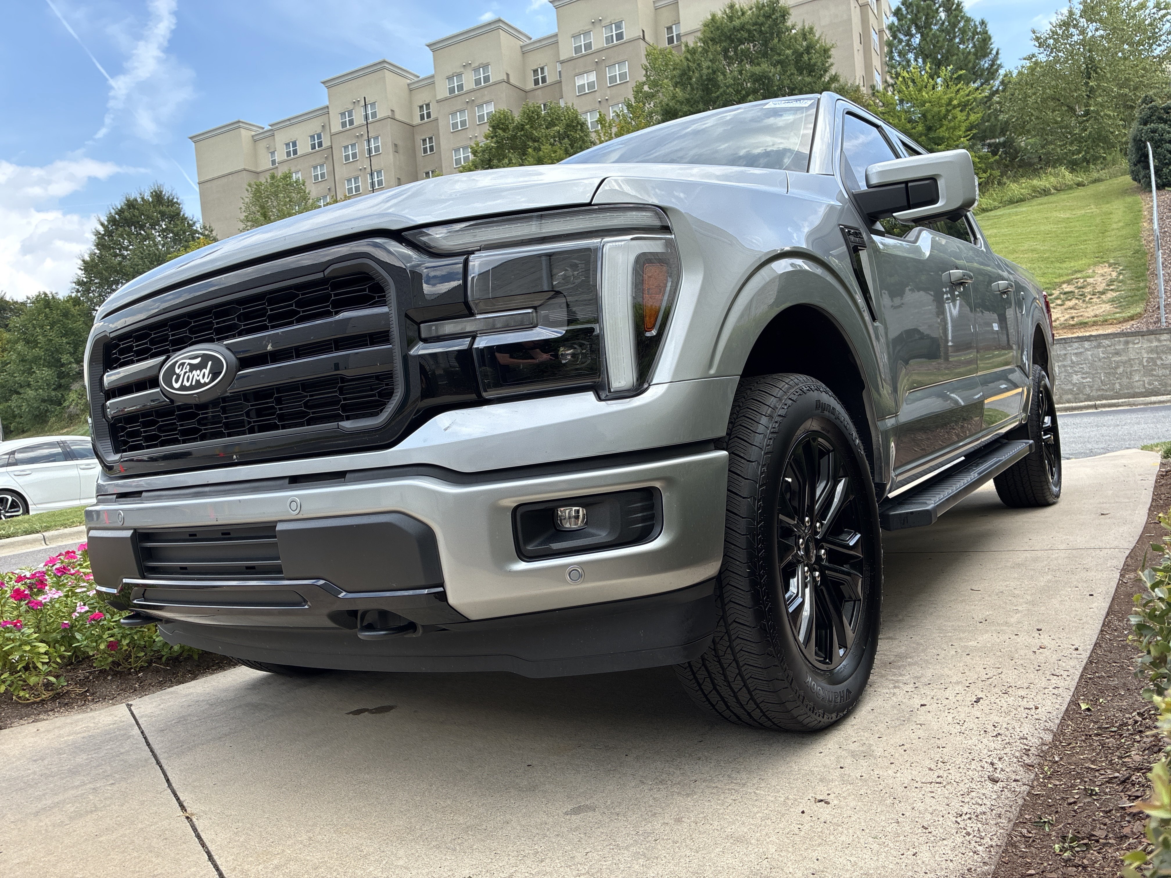 Used 2025 Ford F150 Lariat w/ Equipment Group 501A Mid AWD/4WD image 9
