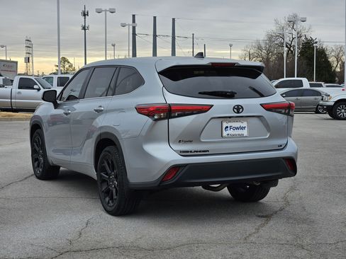 Used 2023 Toyota Highlander L image 4