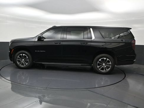 Used 2026 Chevrolet Suburban LS RWD image 2