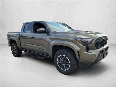 Used 2025 Toyota Tacoma TRD Sport AWD/4WD image 3
