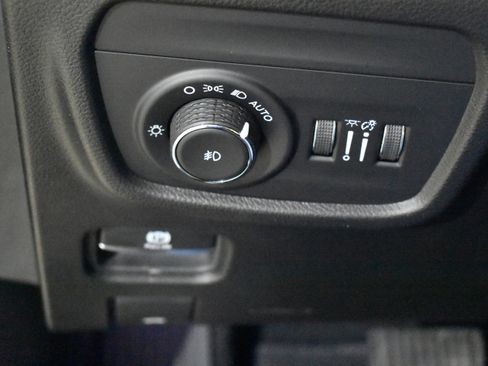 Used 2023 Jeep Grand Cherokee Overland w/ Adv Protech Group III image 19