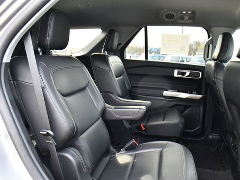 Used 2023 Ford Explorer XLT w/ Equipment Group 202A AWD/4WD image 18