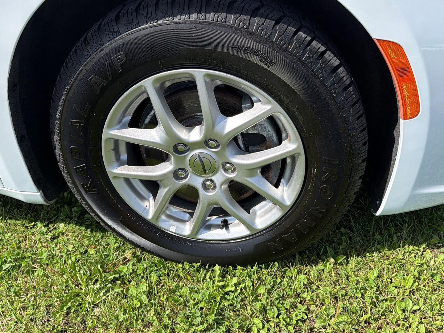 Used 2024 Chrysler Pacifica Touring-L FWD image 25