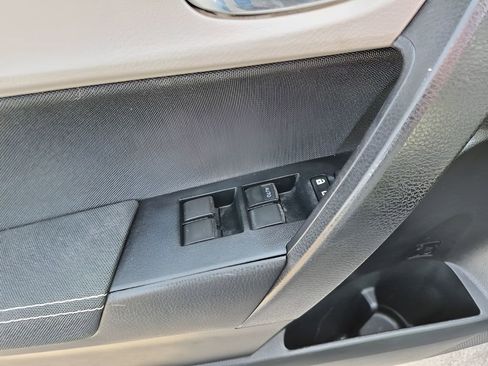 Used 2016 Toyota Corolla LE image 28