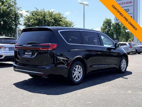 Certified 2025 Chrysler Pacifica Select FWD image 2