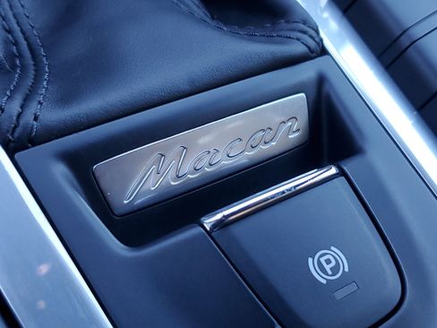 Used 2018 Porsche Macan image 34