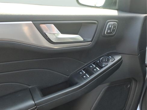 Certified 2022 Ford Escape Titanium AWD/4WD image 9