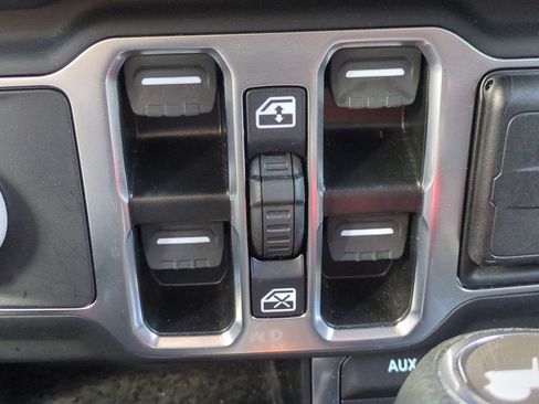 Used 2025 Jeep Wrangler Unlimited Sahara w/ Safety Group AWD/4WD image 26