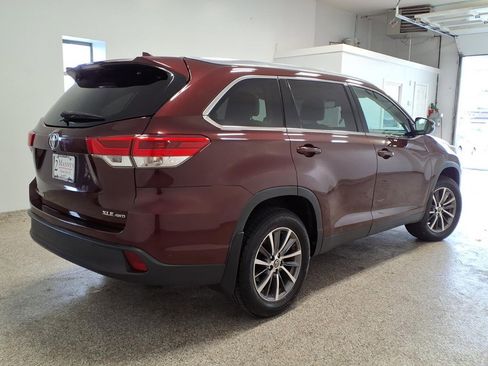 Used 2019 Toyota Highlander XLE image 4