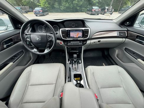 Used 2017 Honda Accord EX-L image 2