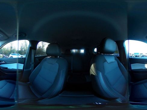 Used 2025 Chevrolet Trax LT w/ LT Convenience Package image 40