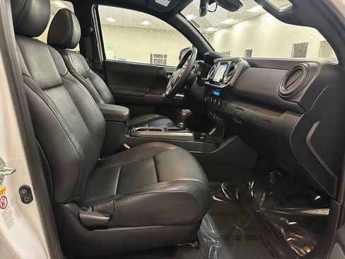 Used 2019 Toyota Tacoma TRD Off-Road image 27