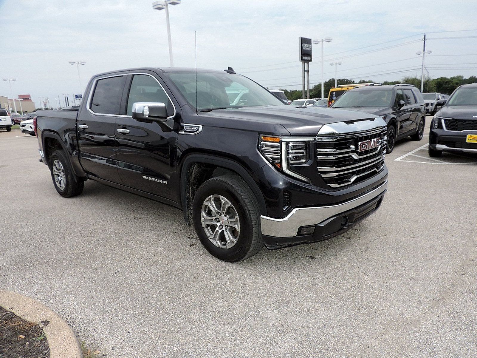 Used 2025 GMC Sierra 1500 SLT RWD image 3