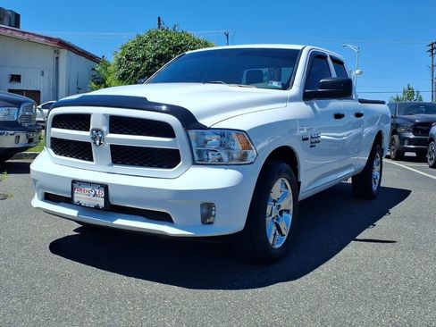 Used 2019 RAM 1500 Express w/ Express Value Package AWD/4WD image 3