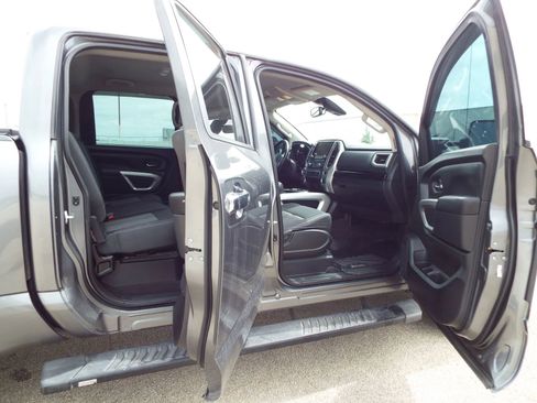 Used 2021 Nissan Titan SV w/ SV Convenience Package AWD/4WD image 28